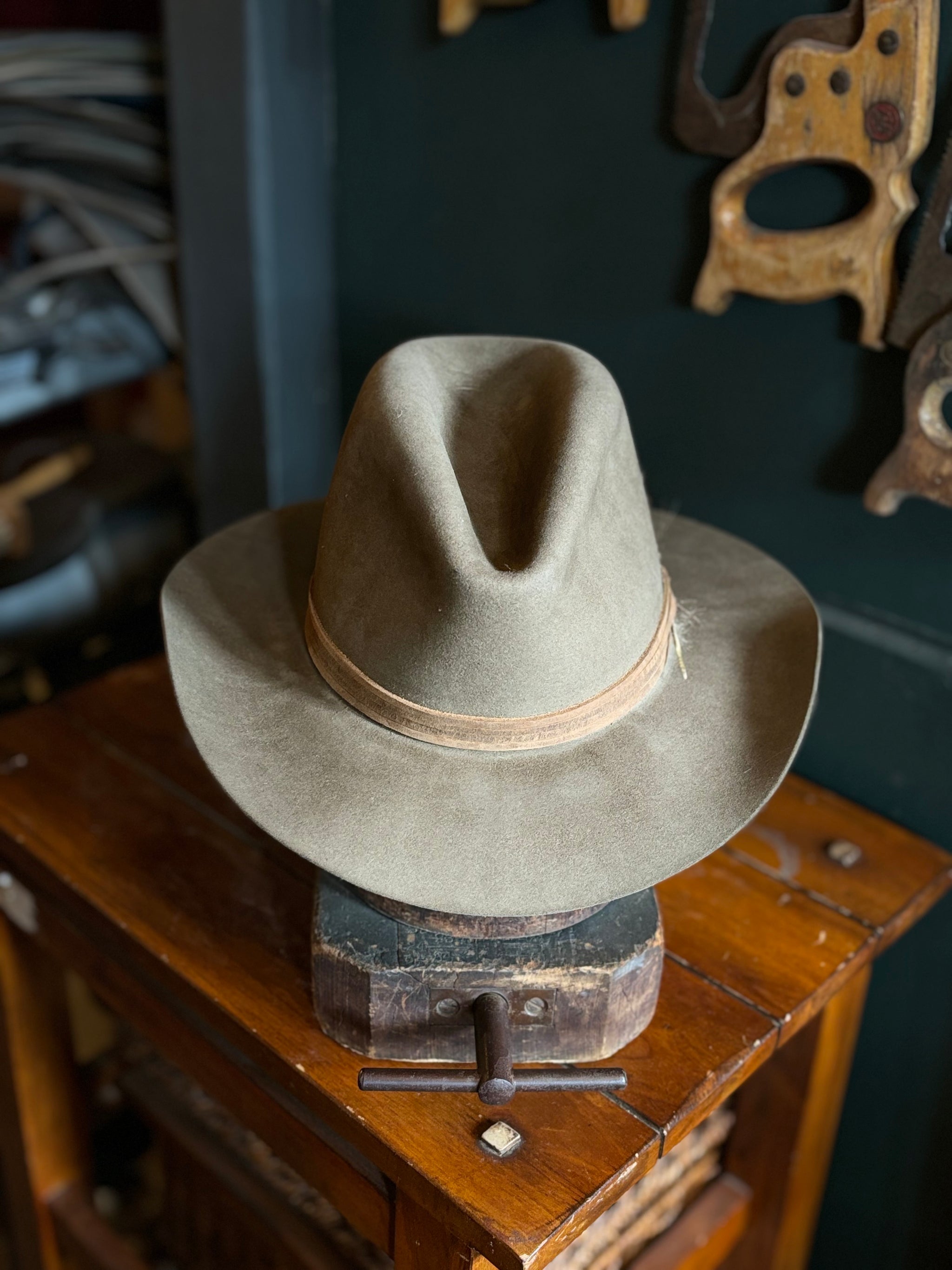 BEAVER　HATS サイズ7 Lot - Vintage “Beaver Hat” Black Cowboy Hat, Size 7 1/8