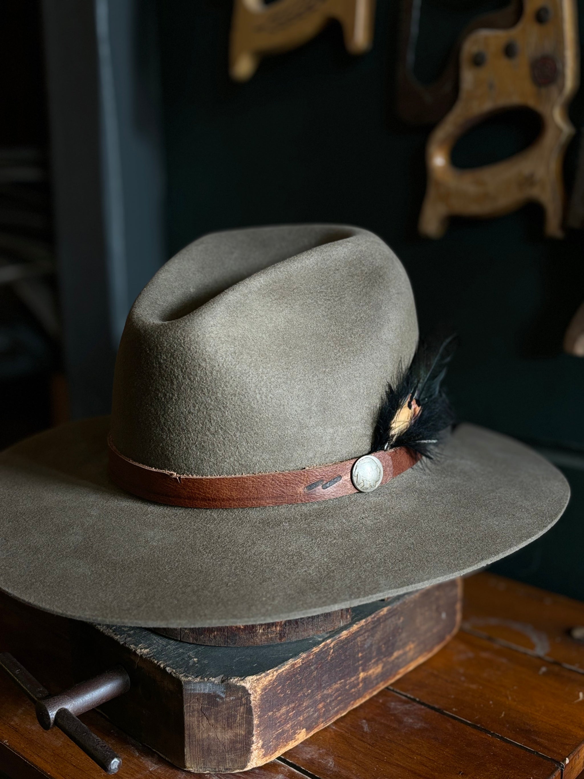 CROWTED HATTERS　ORDER HAT　ベージュ 未使用に近い Custom Hat #2046 Size:7 1/4+ – Steamboat Hatter